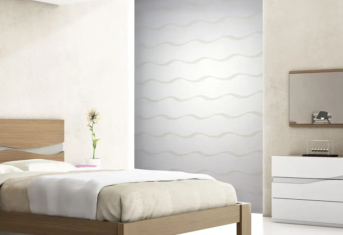 Un dormitorio con una cama, tocador y espejo.
