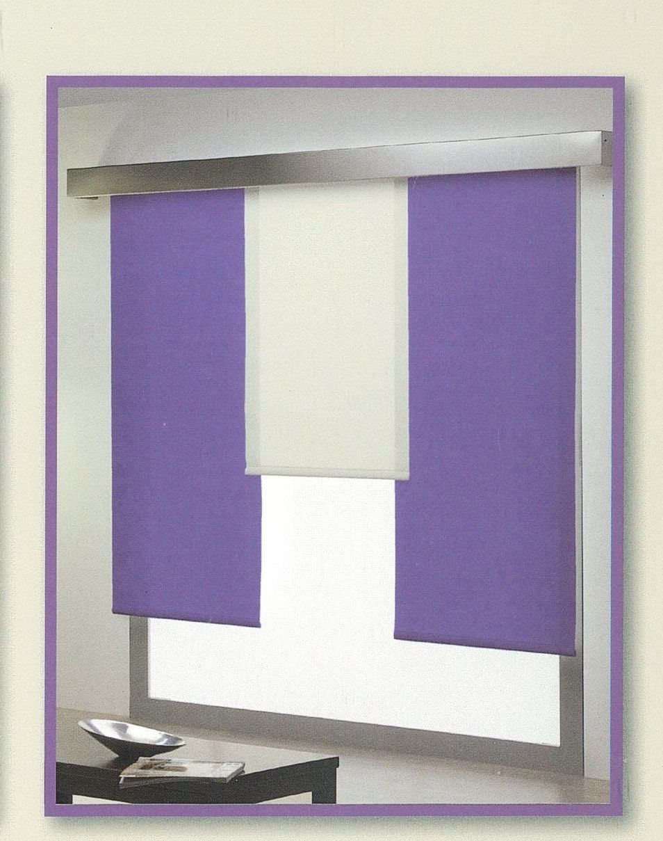Una imagen de una ventana con persianas moradas y blancas.