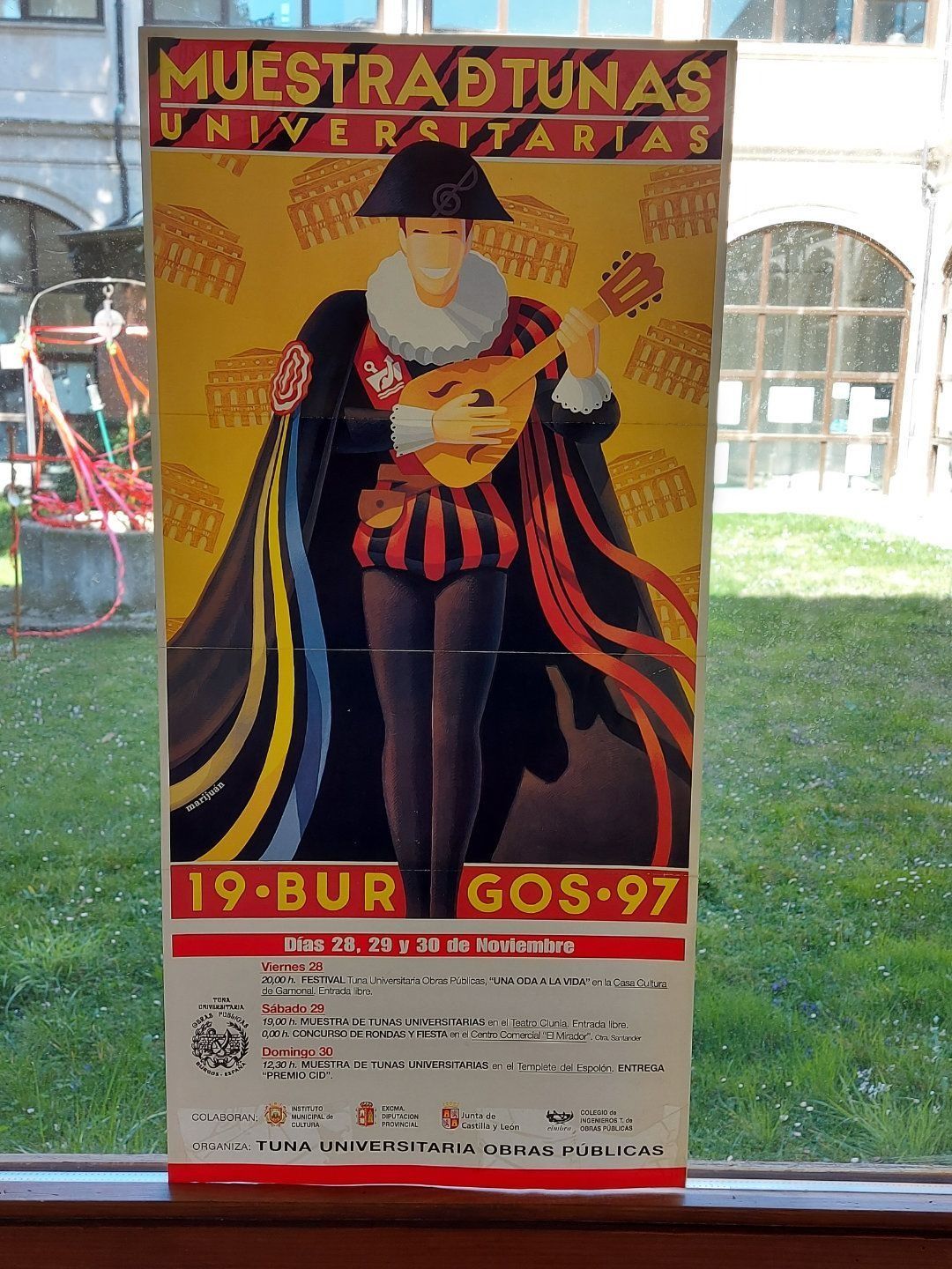 Cartel del XIX Festival de Tunas Universitarias de Burgos, España, 1997. Un músico con traje histórico, tocando un laúd.