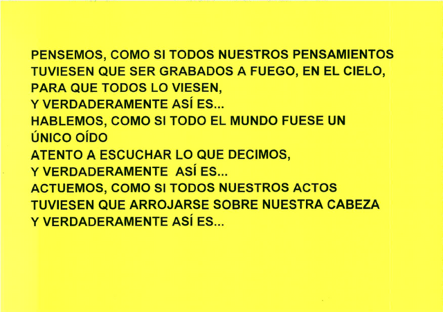Texto amarillo sobre fondo amarillo. Cita sobre pensamientos, palabras y acciones.