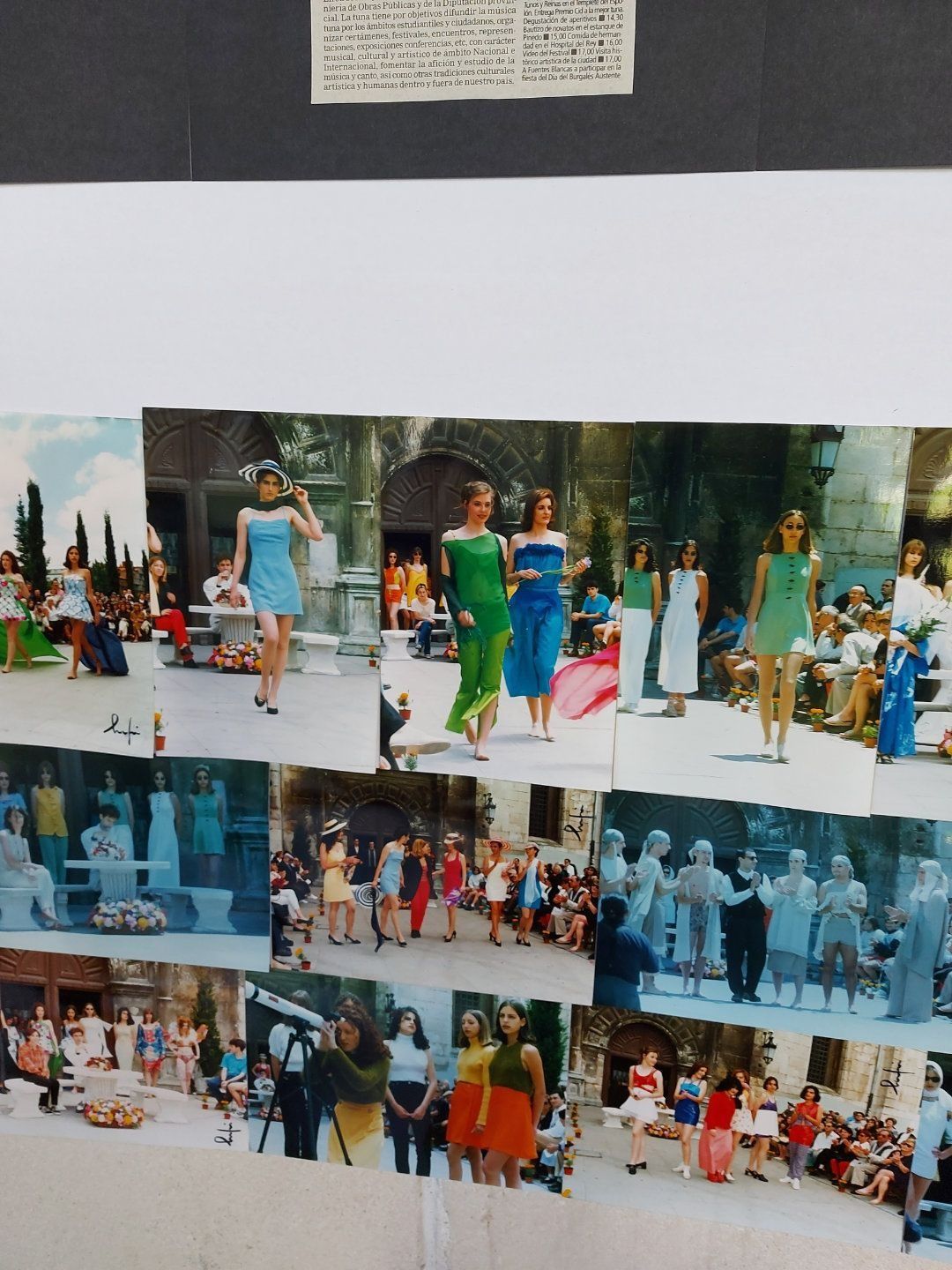 Modelos de moda con vestidos coloridos en un evento al aire libre.