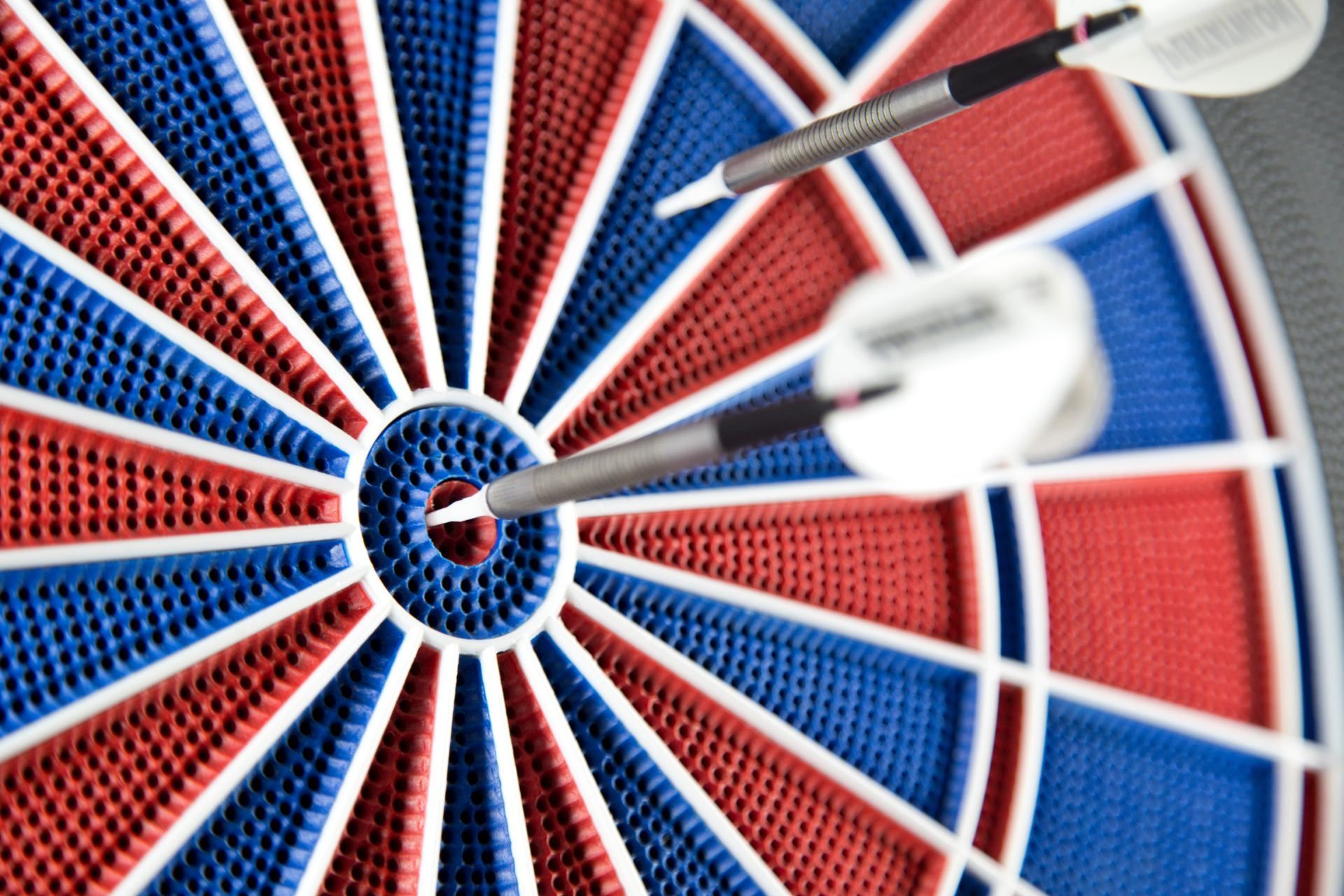 Sport-Spielautomaten wie Darts und Flipper