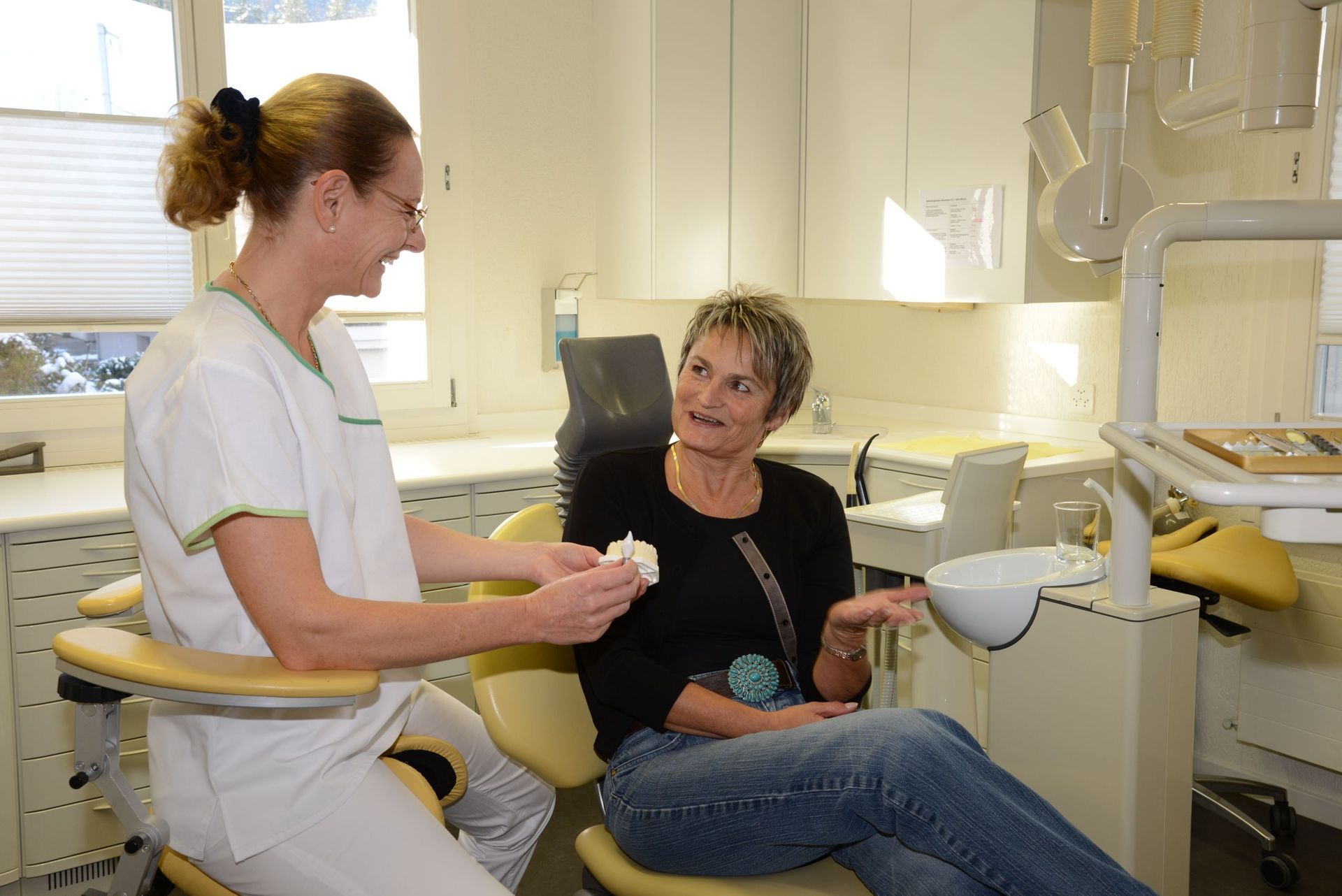Behandlung3- Praxis Schindellegi Zahnärztinnen