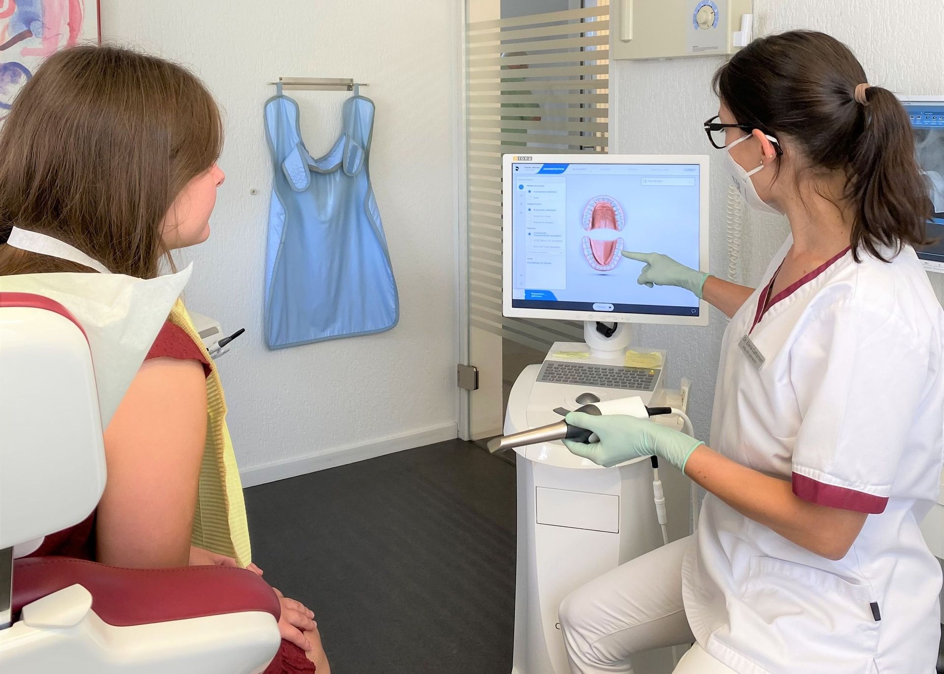 Behandlung1- Praxis Schindellegi Zahnärztinnen