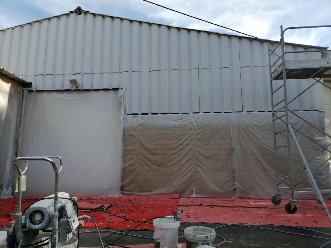 Peinture extérieure pendant