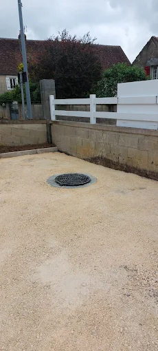 Chantier après pose d'une fosse à toutes eaux