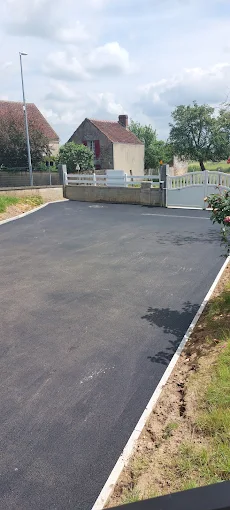 Enrobé dans une allée de garage