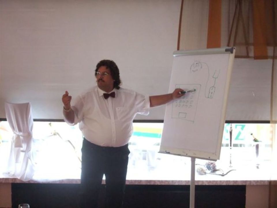 Heilpraktiker Iwailo Schmidt hält einen Vortrag in Dresden