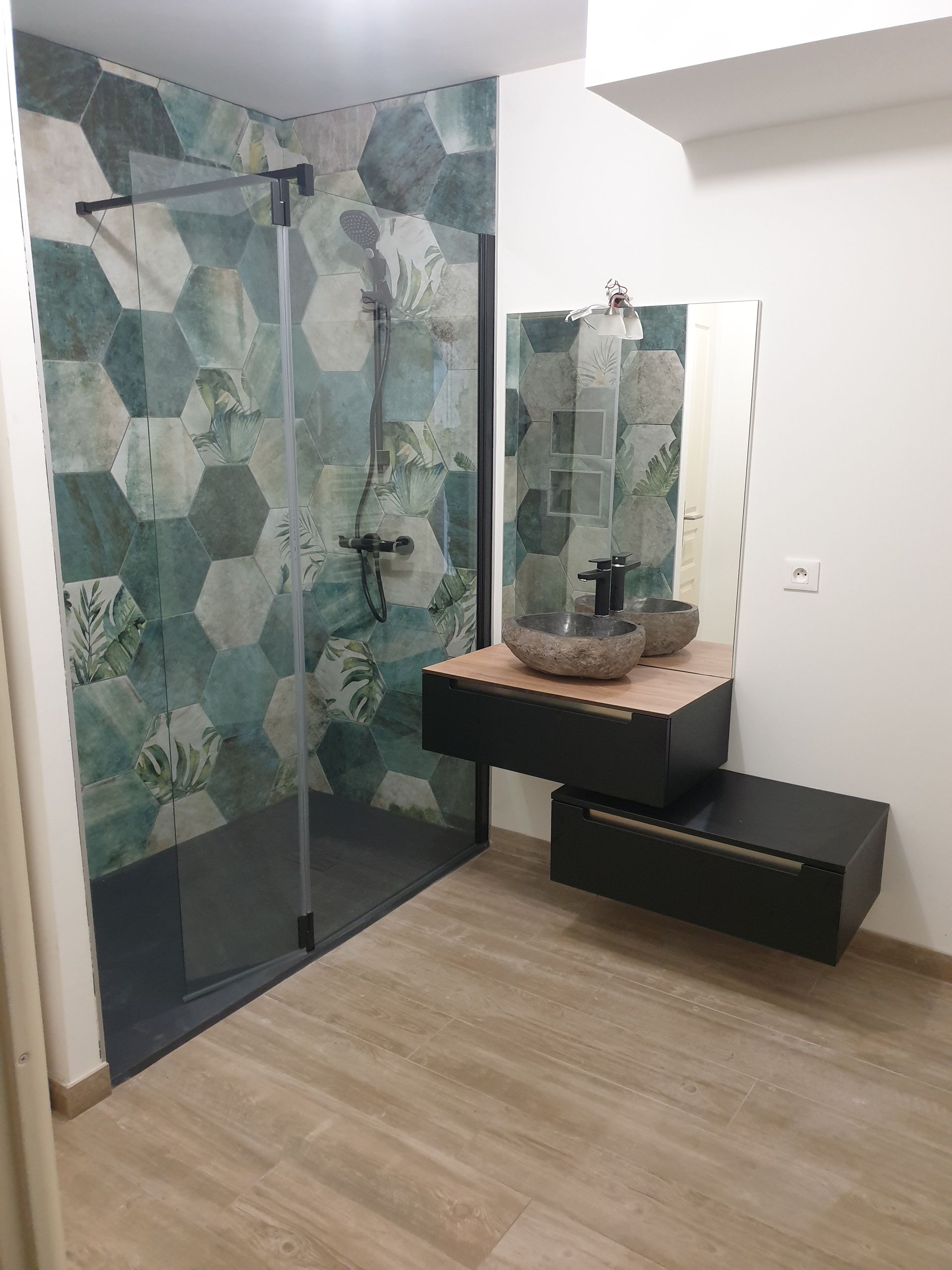 Salle de bains verte clés en main