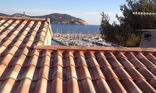 Tuiles en terre cuite