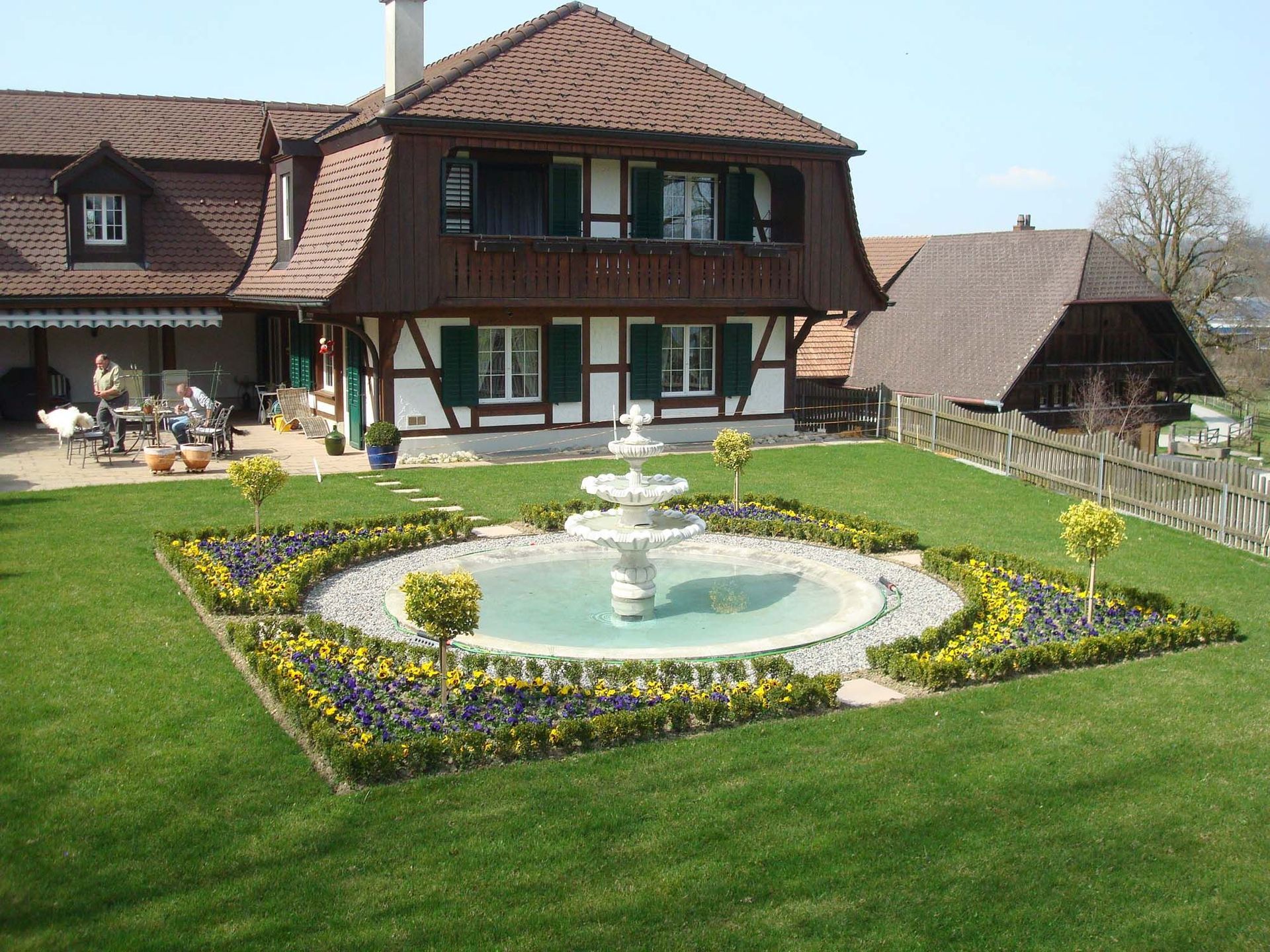 Bepflanzungen und Begrünungen - Schrepfer Gartenbau AG Büro in Toffen