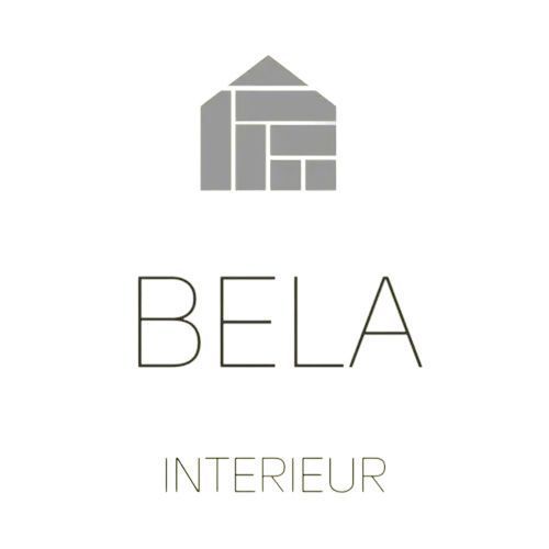 Logo für "BELA INTERIEUR" mit einem Haus-Symbol aus grauen rechteckigen Blöcken über dem Firmennamen.
