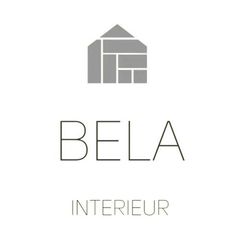 Logo für "BELA INTERIEUR" mit einem Haus-Symbol aus grauen rechteckigen Blöcken über dem Firmennamen.