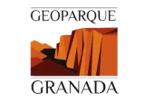 Logotipo del Geoparque Granada. Escena de un cañón estilizado en naranja y marrón bajo las palabras 