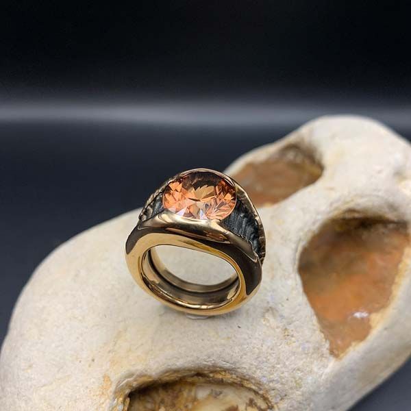 Eleganter Designring aus Zürich