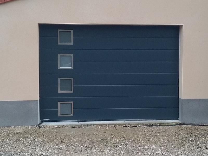 Porte de garage en aluminium