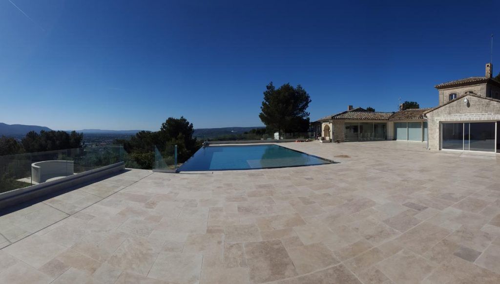 Terrasse avec piscine