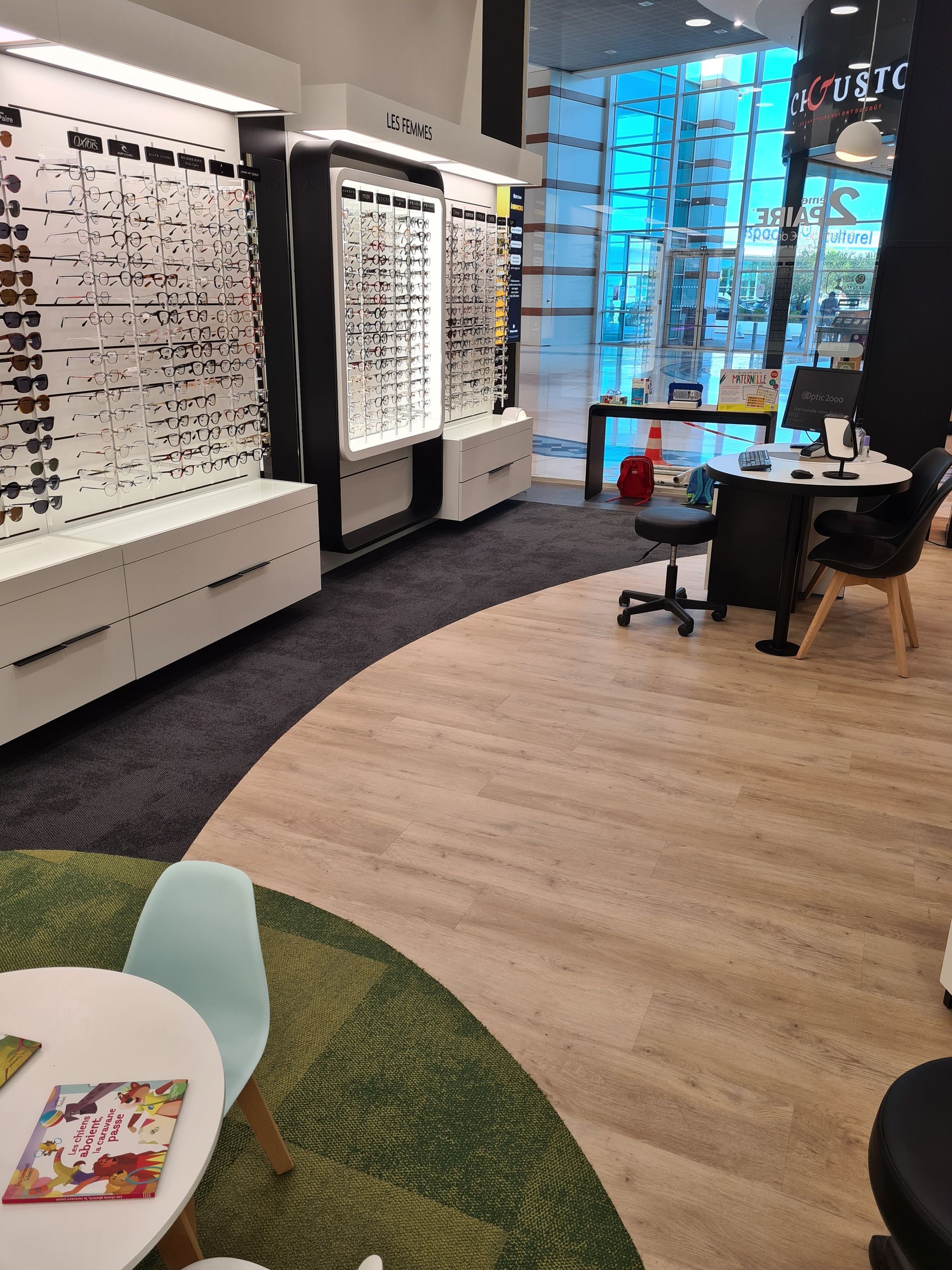 Photo du sol avec PVC effet bois et moquette