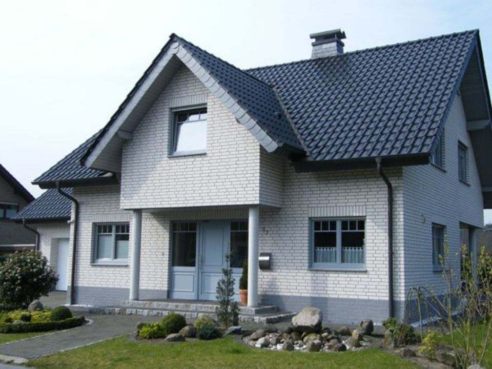 Graues Einfamilienhaus