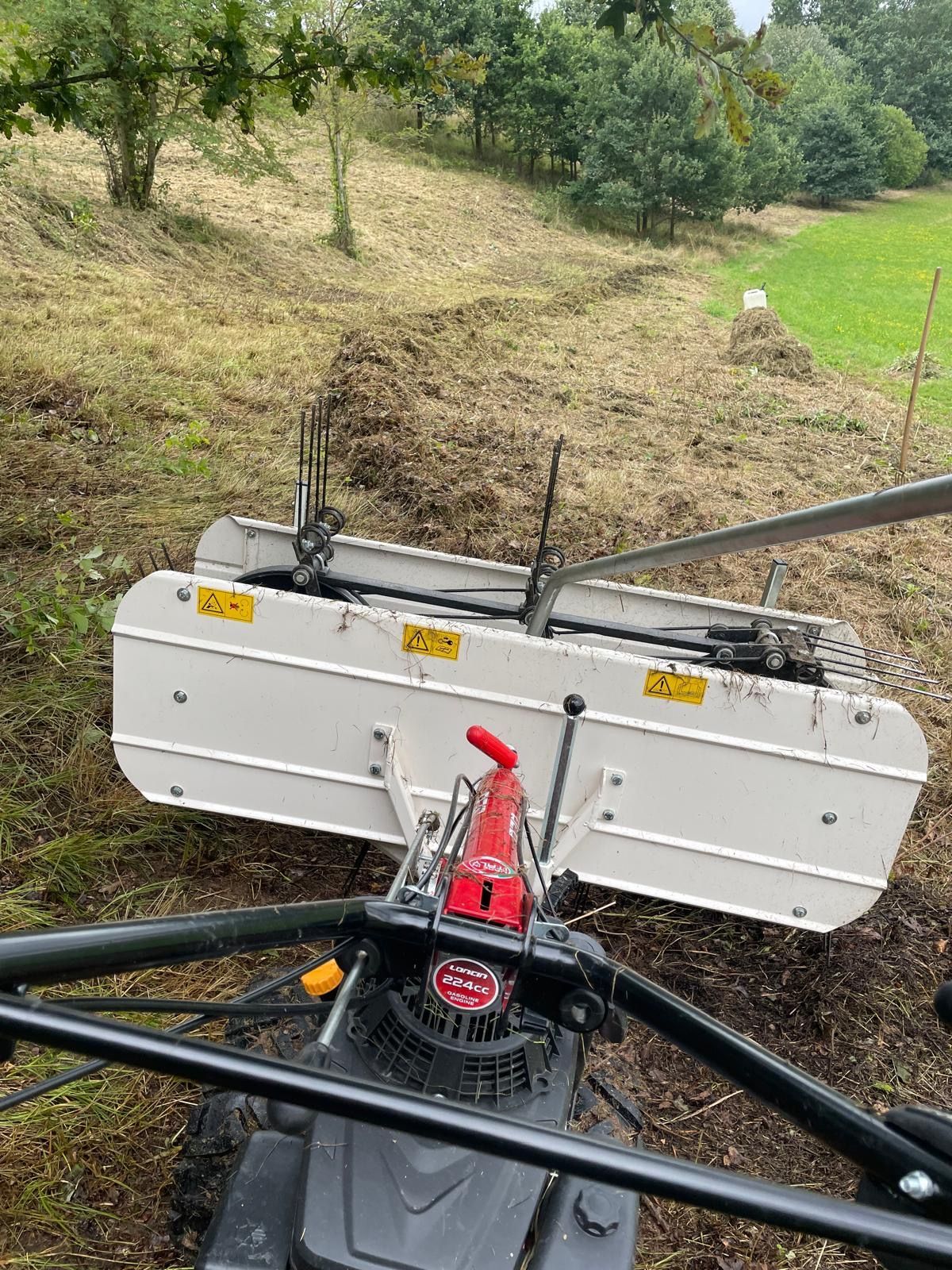 Bagger gräbt Boden um, Franz Wirth & Sohn GbR