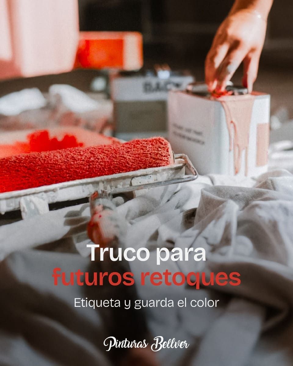 Utensilios de pintura junto a una mano sosteniendo una caja; texto: “Truco para futuros retoques”
