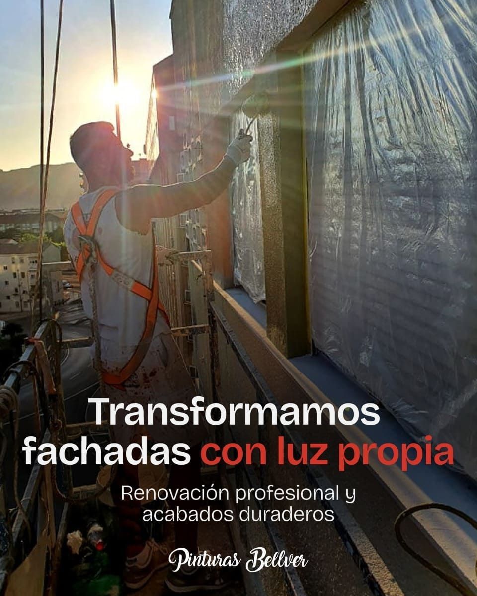 Persona aplicando revestimiento aislante plateado en una fachada, con texto promocional sobre transformación con luz propia.