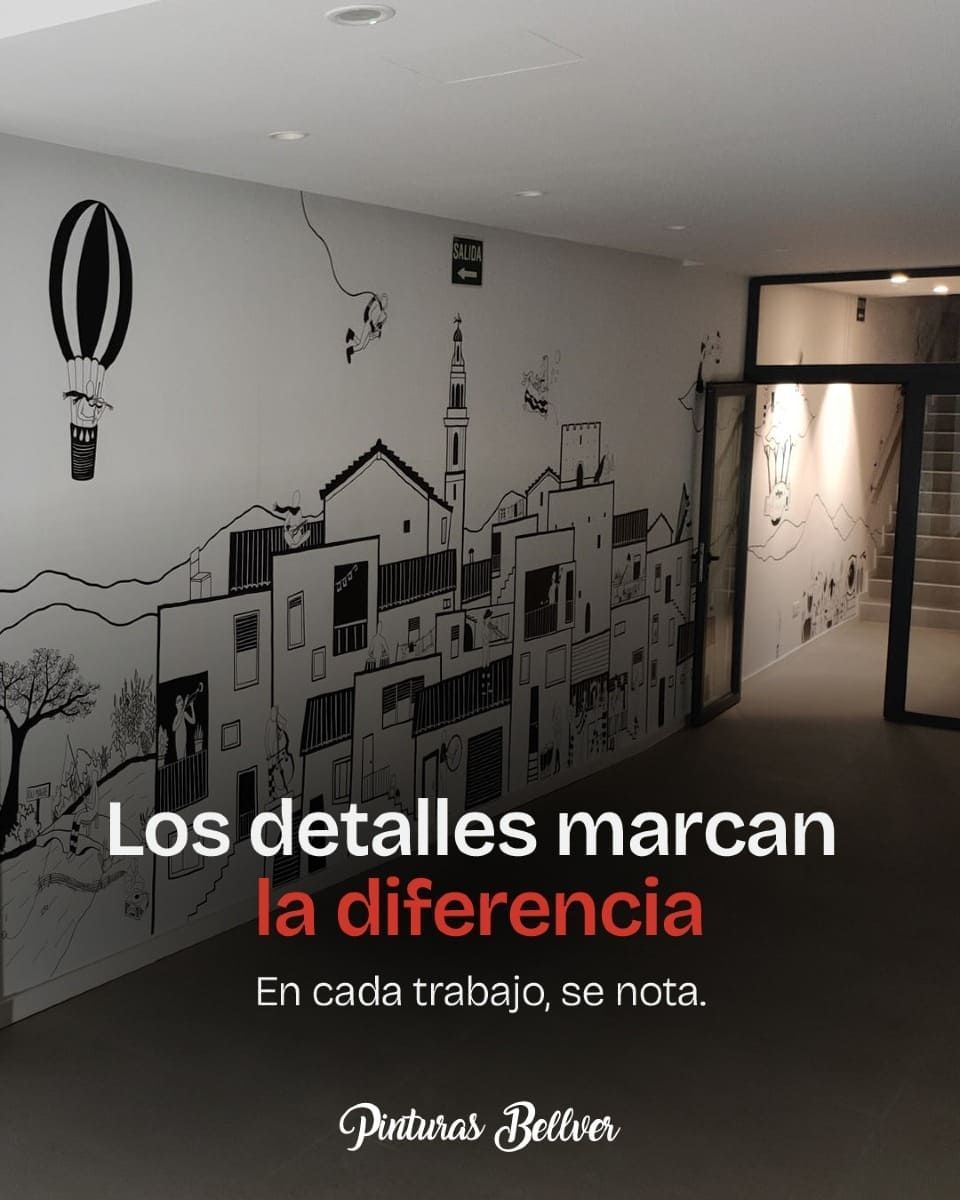 Mural de pasillo con globos aerostáticos y casas; texto: “Los detalles marcan la diferencia.”