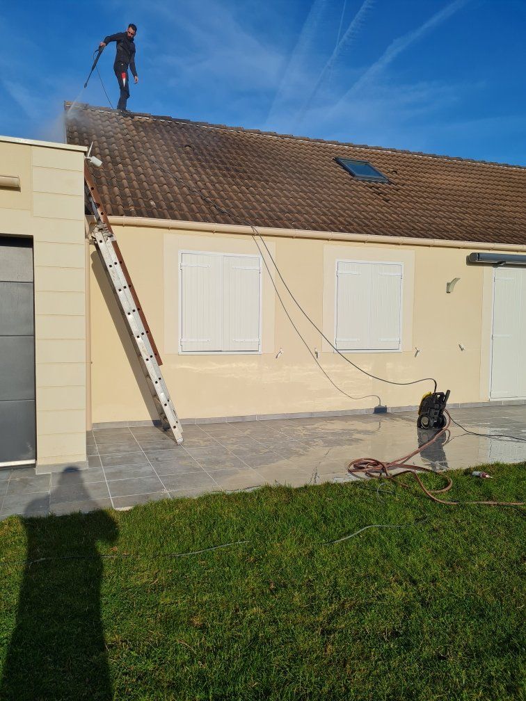 Maison avant nettoyage de toiture en tuile