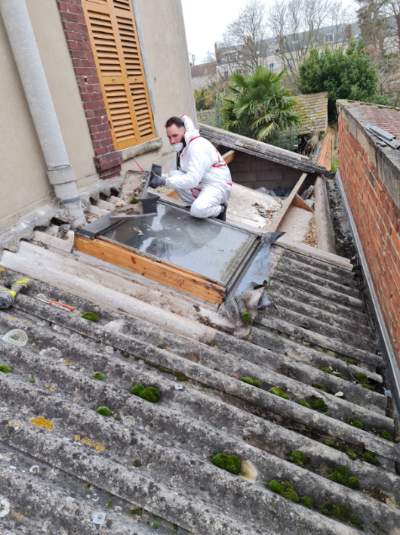 Retrait des plaques du toit