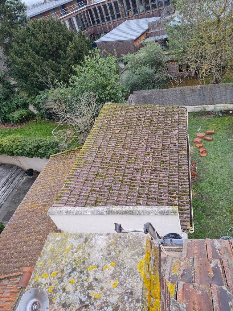 Toit en pente sur un dépendance avant intervention