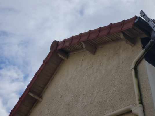 Gros plan sur la nouvelle rive de toit