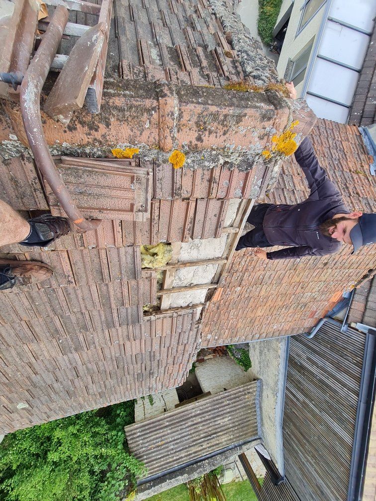 Rive de toit à refaire sur le coté de la toiture