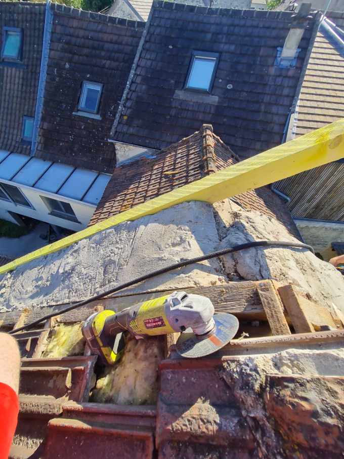 Installation des tasseaux pour la structure de la rive