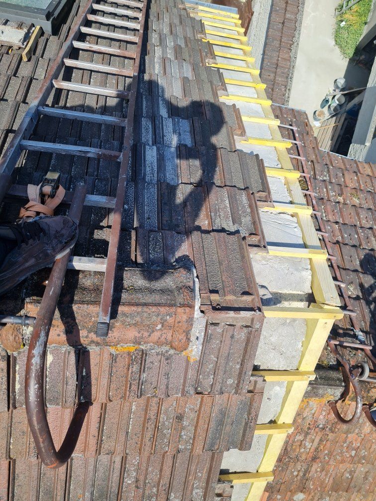 Solidification avec du béton et des tasseaux