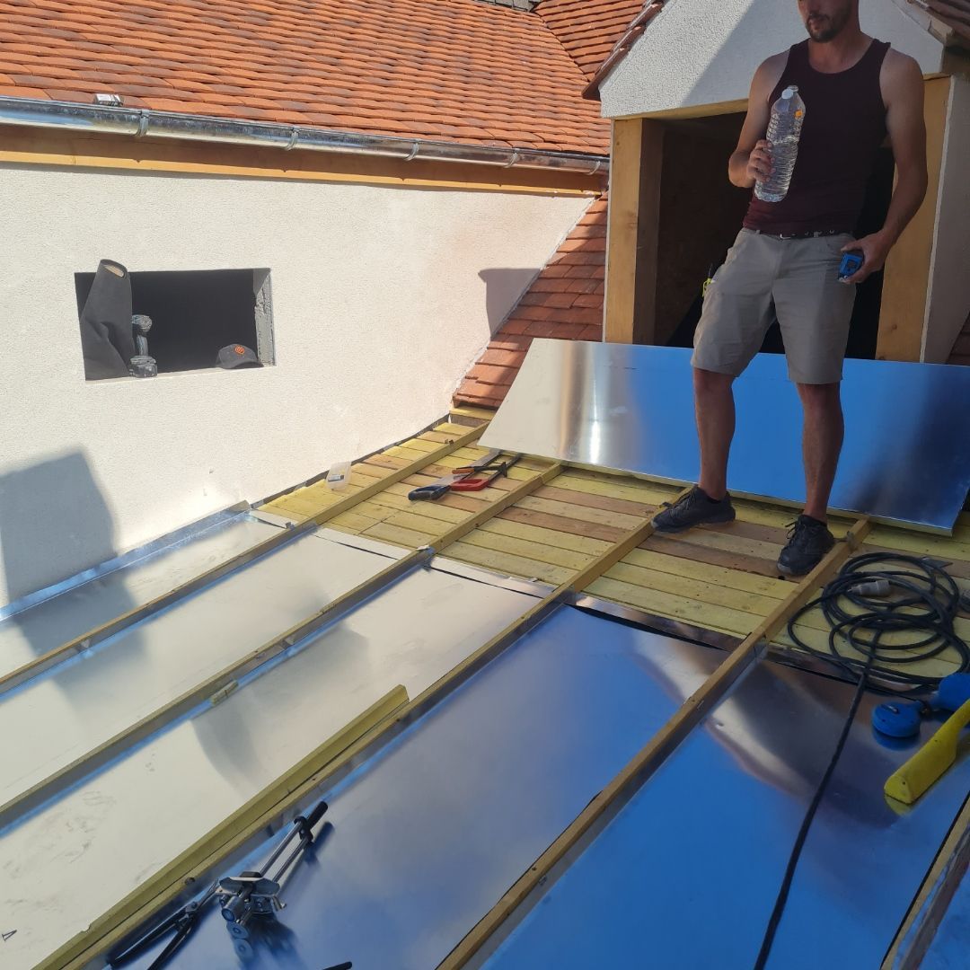 Pose de l'isolation d'un toit