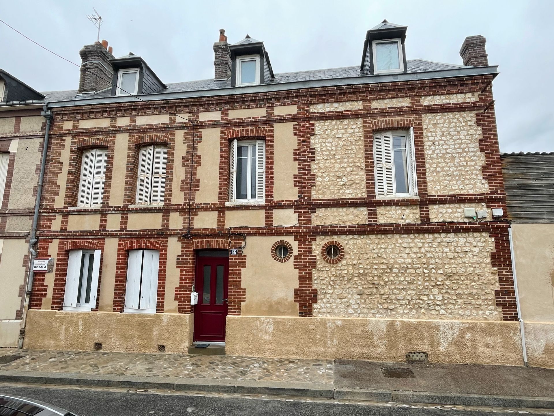 renovation façade brique , enduis , moellons  . Rouen (76000)