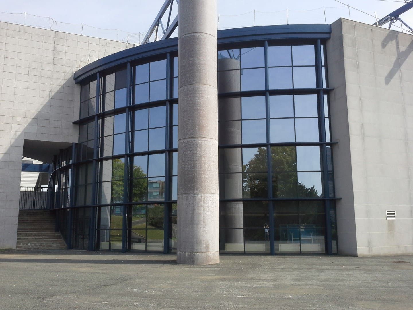 Microgommage d’un bâtiment à structure acier