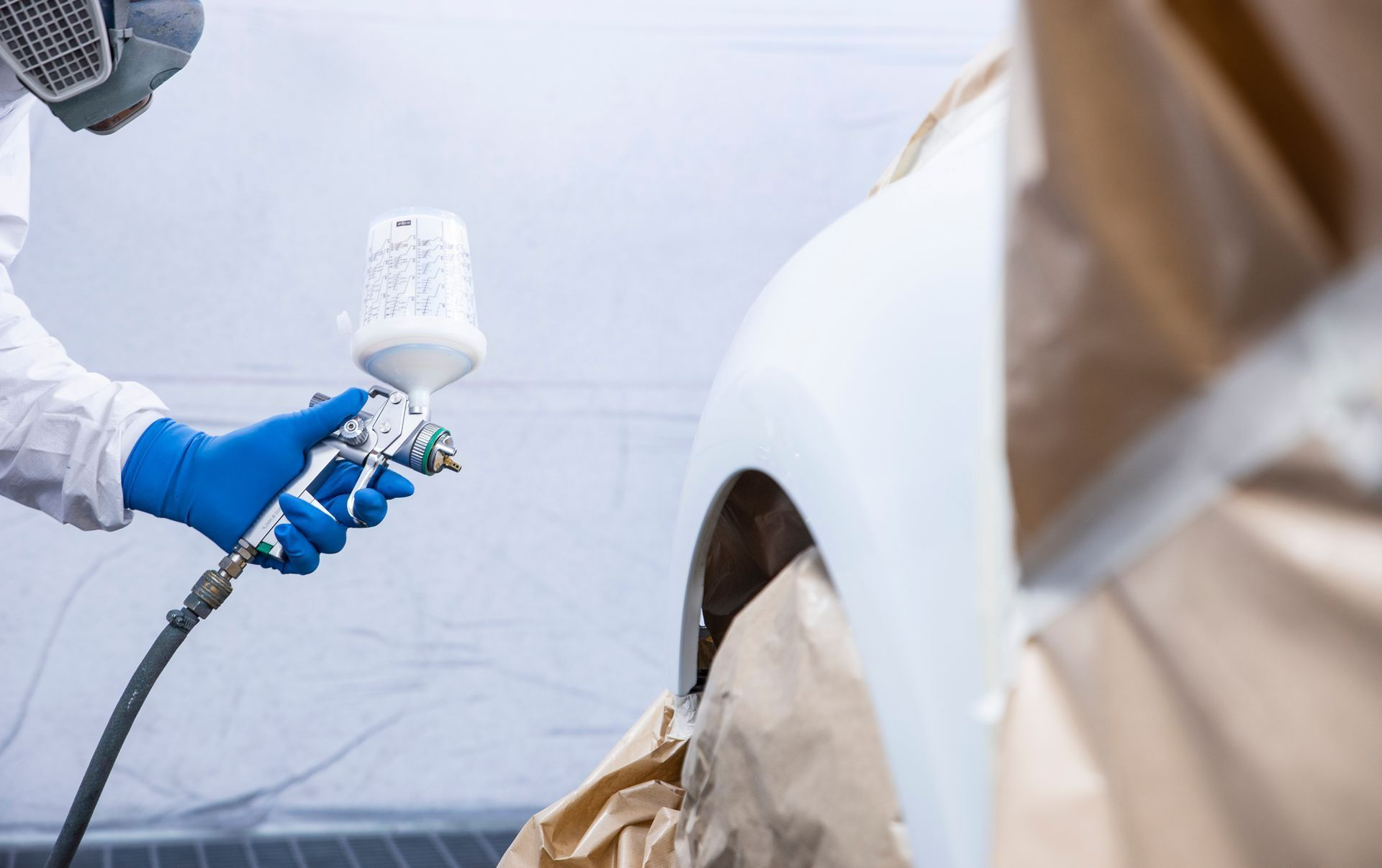 Peinture au pistolet d’un véhicule utilitaire