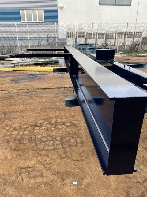 Poutre HEA repeint en noir brillant