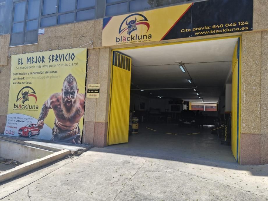 Exterior del taller mecánico 