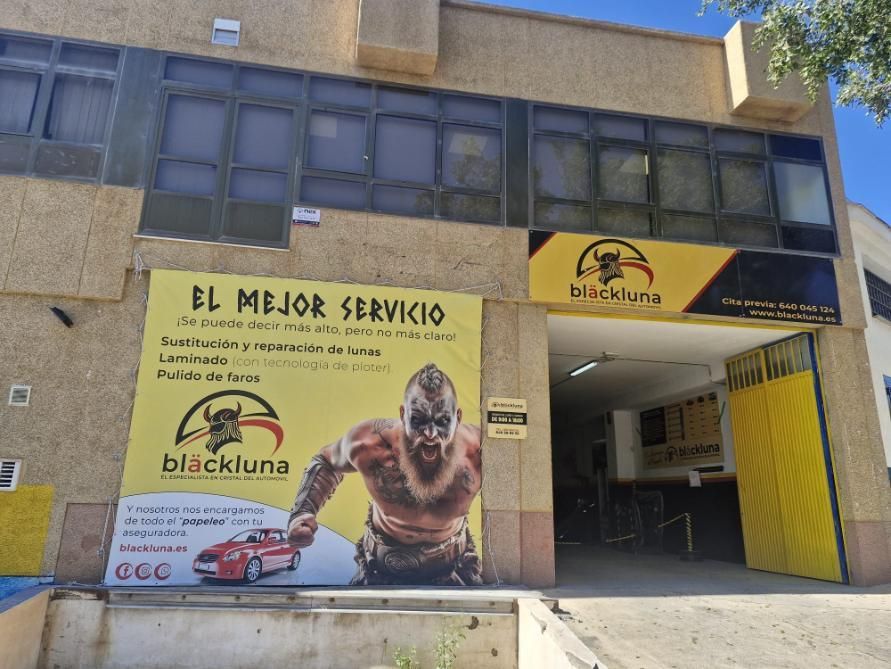 Vista exterior de un negocio llamado 