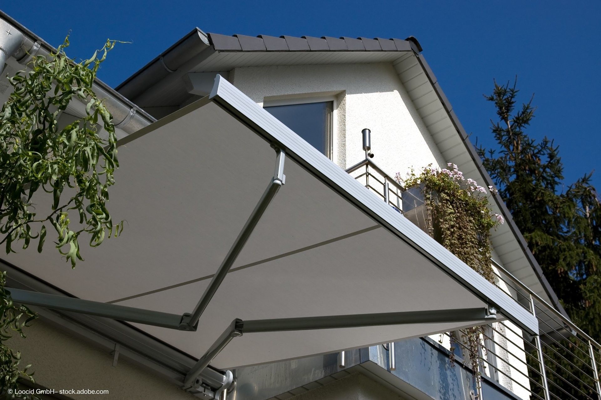 Eine ausgefahrene Markise