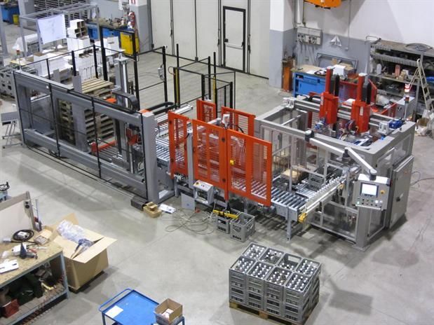 Una vista aerea di una fabbrica con molti macchinari