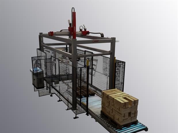 Una macchina carica le scatole su un nastro trasportatore.