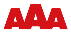 Punainen aaa-logo valkoisella taustalla