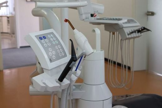 Behandlungsraum der Zahnarztpraxis Dr. med. Andreas Poetzsch