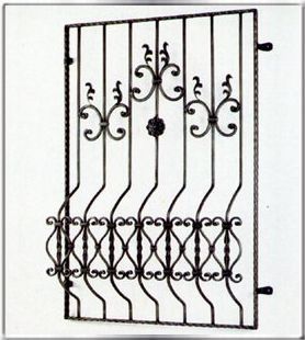 Fenstergitter mit Verzierungen