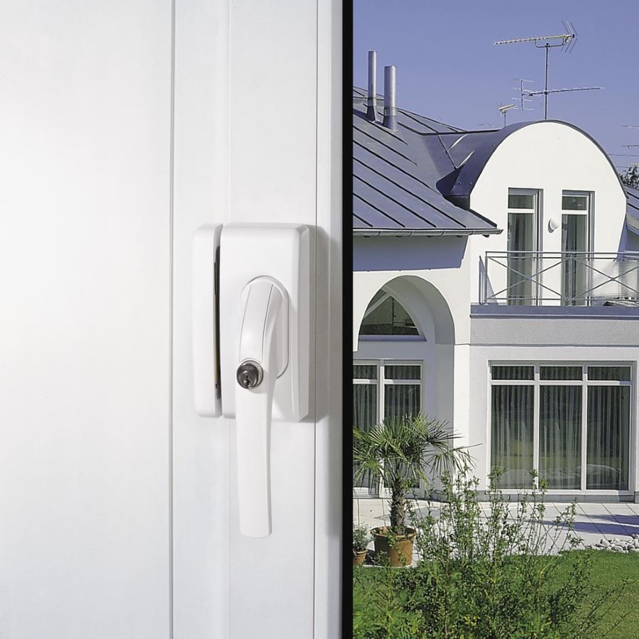 Fenster mit Abus-Fenster-Zusatzschloss FO 400 weiß