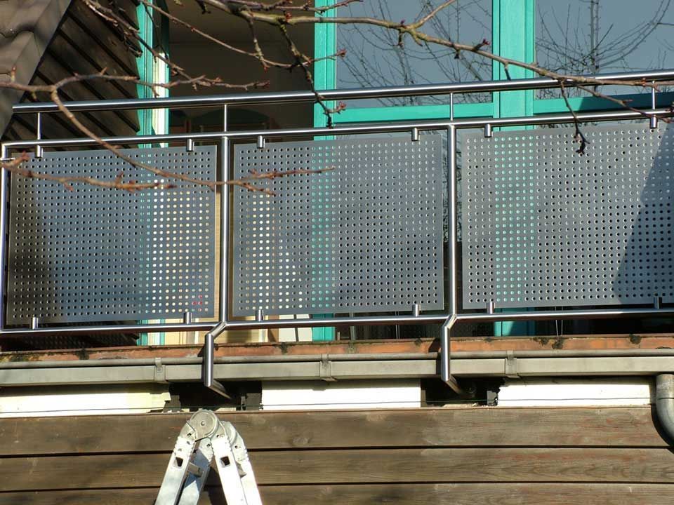 Edelstahl Balkongeländer mit Edelstahl Sichtschutz