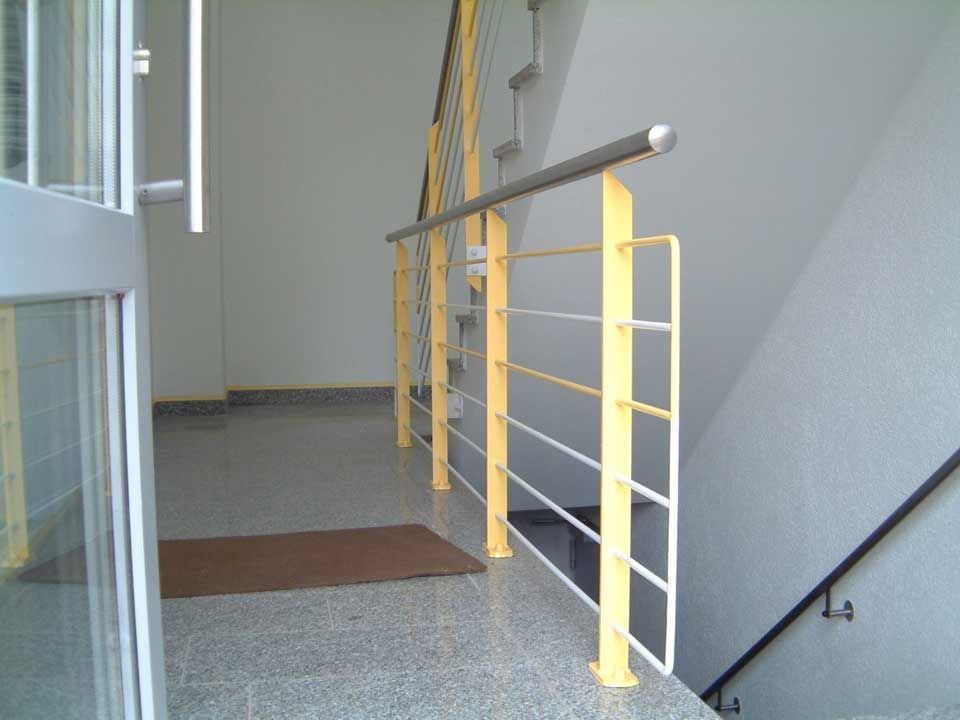 Edelstahl Treppengeländer gelb